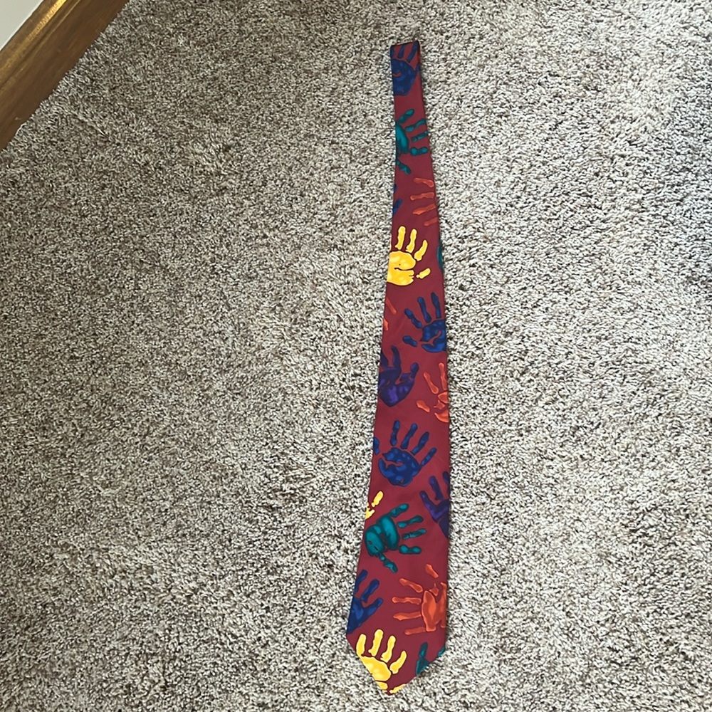 Save the children hand print tie, burgundy